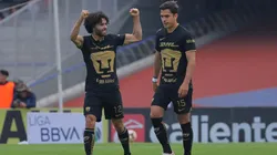 César Huerta en el festejo de su gol.