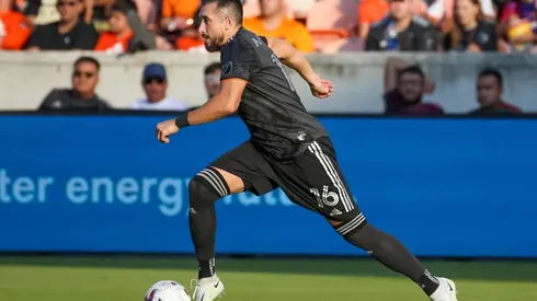 En el regreso de Chicharito Hernández, Héctor Herrera lo recibe con un golazo al LA Galaxy.