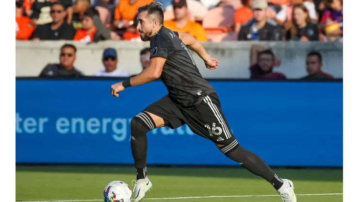 En el regreso de Chicharito Hernández, Héctor Herrera lo recibe con un golazo al LA Galaxy.