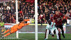Una de las atajadas de Guillermo Ochoa contra el Inter.