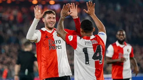 Santiago Giménez se luce con una asistencia de crack