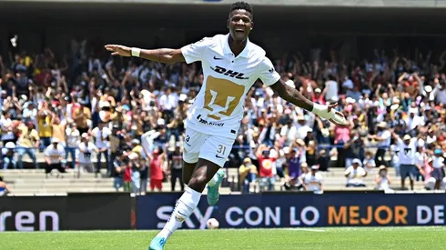 Washington Corozo festeja su tanto ante Monterrey.