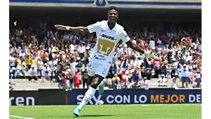 Washington Corozo festeja su tanto ante Monterrey.