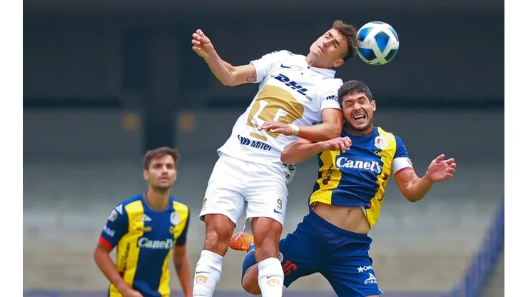 Juan Dinenno ante el Atlético de San Luis.