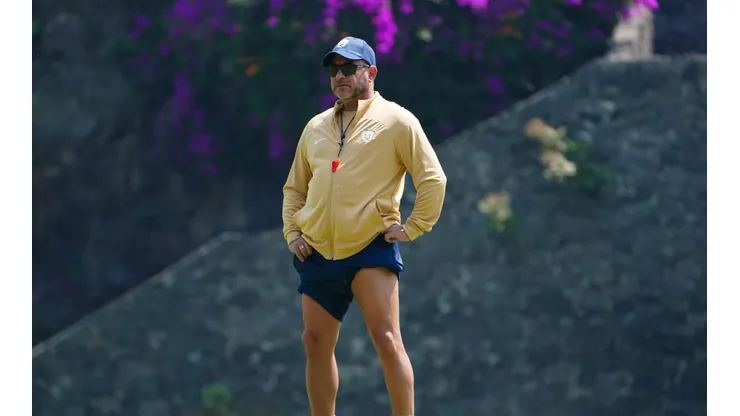 Antonio Mohamed durante la última práctica con Pumas.
