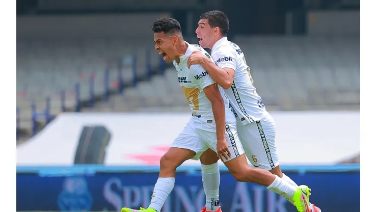 Sebastián Saucedo en el festejo de su gol ante el San Luis.