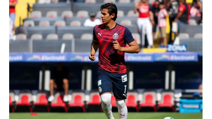 Chivas sonríe ante la aparición de José Juan Macías.