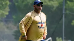 Antonio Mohamed durante un entrenamiento de Pumas.