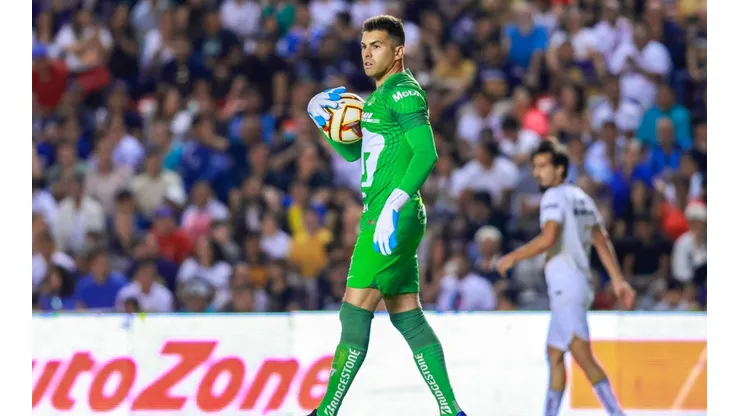 Julio González en el partido ante Querétaro.