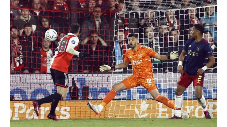 Santiago Giménez y el golazo que cambió el Feyenoord vs. Ajax