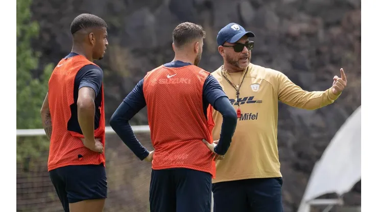 Antonio Mohamed durante su primer entrenamiento.