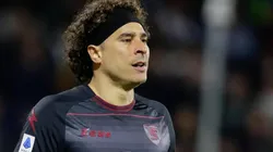 Guillermo Ochoa en un partido del Salernitana contra el Bologna.