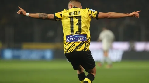 Orbelín Pineda con el AEK Atenas en la Super Liga de Grecia.