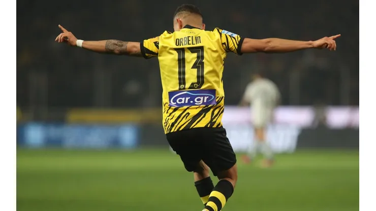 Orbelín Pineda con el AEK Atenas en la Super Liga de Grecia.