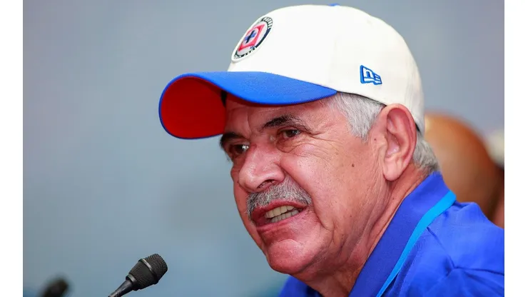 Ricardo Ferretti, DT de Cruz Azul, sancionado.