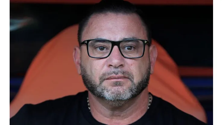 Antonio Mohamed señala EL PECADO de Rafael Puente y advierte a jugadores de Pumas.
