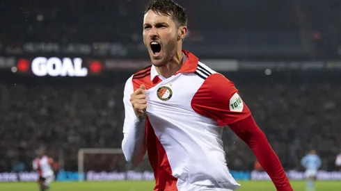 Santiago Giménez suma nueve goles en el campeonato