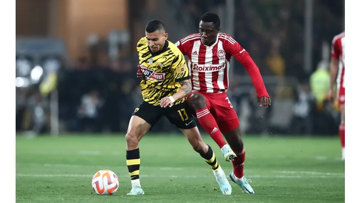 Orbelín Pineda volvió a ser titular con el AEK Atenas