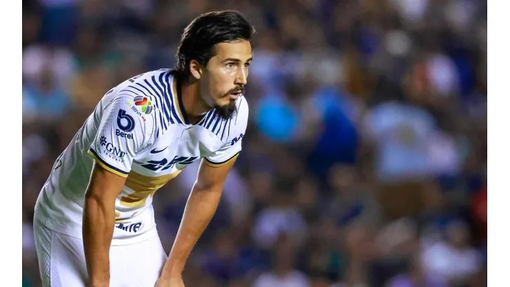 Pablo Bennevendo ante Querétaro.