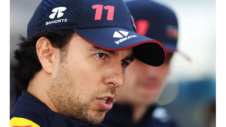 Checo Pérez sufre un cambio en la grilla de partida.