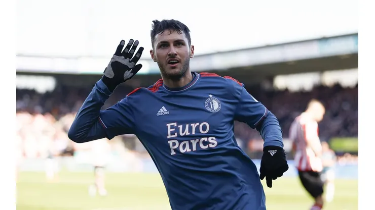ROTTERDAM - Santiago Gimenez of Feyenoord celebrates the 1-2 during the Dutch premier league match between Sparta Rotter