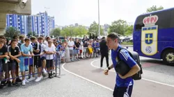 Marcelo Flores en una concentración con el Oviedo.