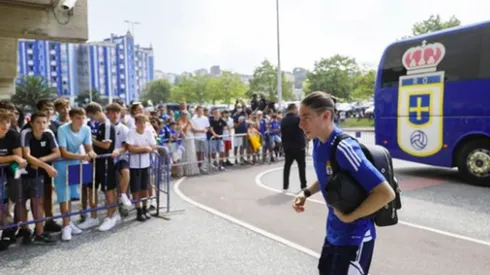 Marcelo Flores en una concentración con el Oviedo.