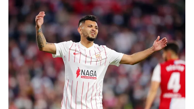 Tecatito Corona no sumó minutos en Sevilla