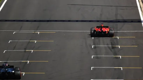 El cajón de largada donde los pilotos de Fórmula 1 se sitúan para iniciar la carrera.