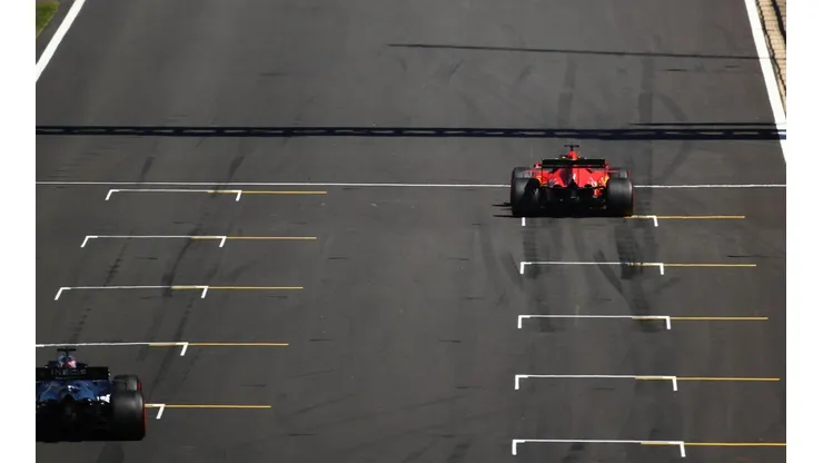 El cajón de largada donde los pilotos de Fórmula 1 se sitúan para iniciar la carrera.