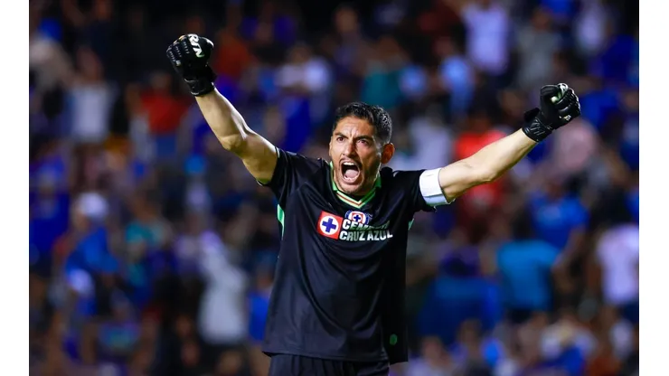 Chuy Corona salvó a Cruz Azul de la derrota ante Querétaro.