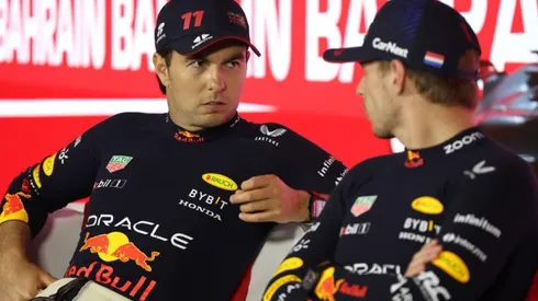 Expiloto de la F1 tunde al padre de Max Verstappen para defender a Checo Pérez.