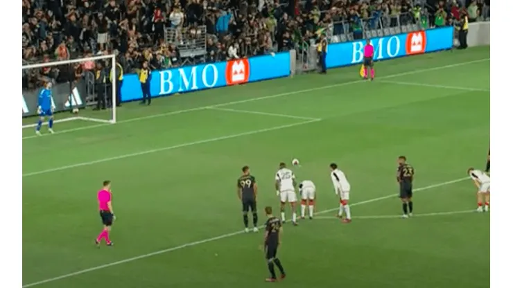 Carlos Vela no pudo marcar su segundo gol de la temporada