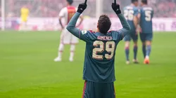 Santiago Giménez suma ocho goles en la Eredivisie