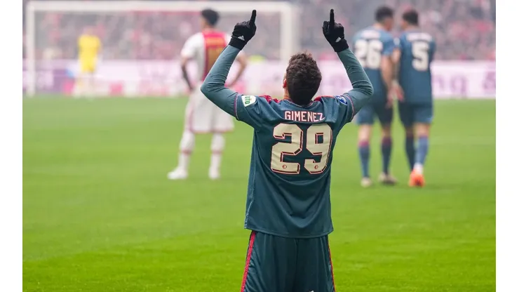 Santiago Giménez suma ocho goles en la Eredivisie