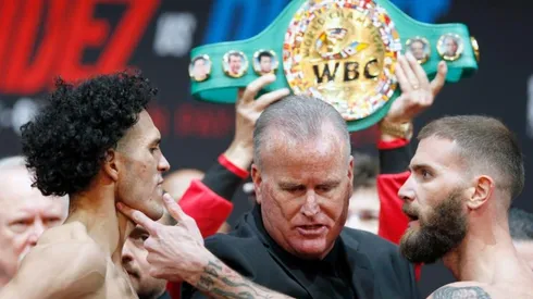 David Benavidez y Caleb Plant dieron el pesaje en un cara a cara de alto boltaje.