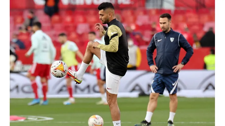 Tecatito Corona no entrenó con el resto de sus compañeros