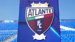 El escudo del Atlante presume sus tres títulos de liga en primera división.
