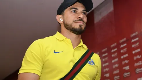 Leyenda de América tunde a Henry Martín.