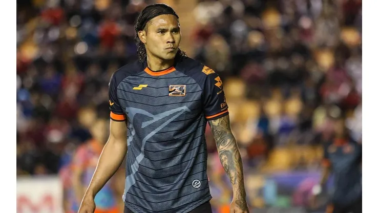 Carlos Gullit Peña con Correcaminos, su último equipo en México.