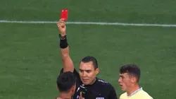 La expulsión de Víctor Guzmán al final del clásico ante América.
