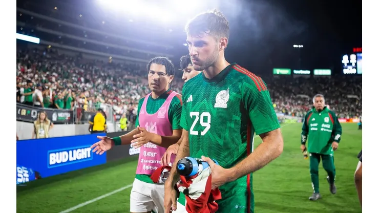Santiago Giménez con el Tricolor.