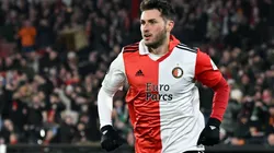 Santiago Giménez celebra su gol contra Shakhtar Donetsk en la Europa League.