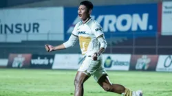 José González en el festejo de su gol.