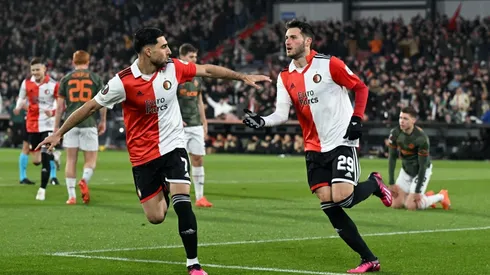 ROTTERDAM - (lr) Santiago Gimenez of Feyenoord, Alireza Jahanbaksh of Feyenoord celebrate the 1-0 during the UEFA Europa