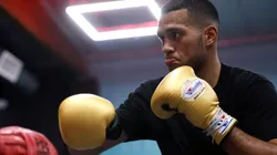 David Benavidez advierte a Caleb Plant.