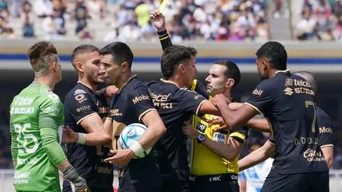 Amonestación de Cesar Arturo Ramos a Sebastián Sosa.