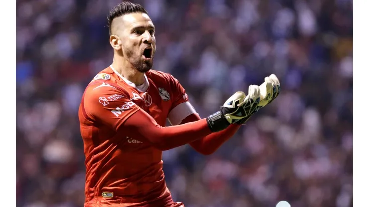 Puebla troleó a Chivas.