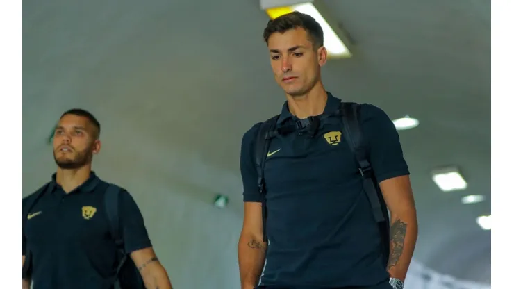 Juan Dinenno en su llegada al recinto.
