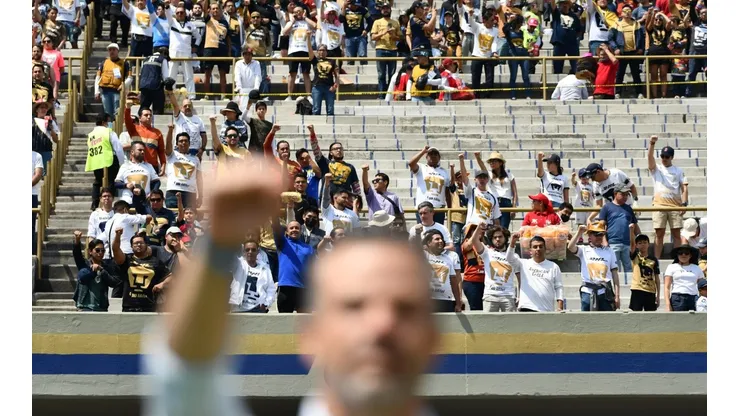 La afición de Pumas en el Olímpico Universitario.